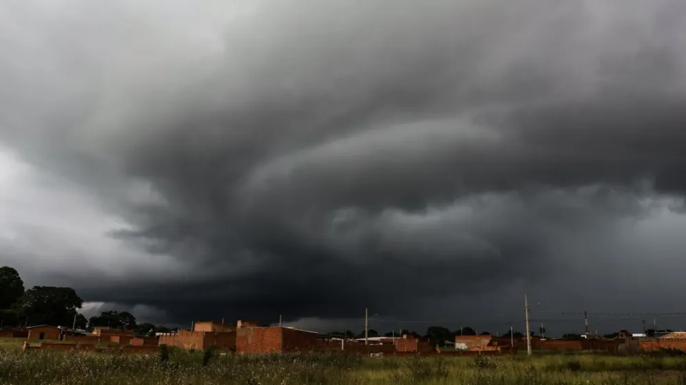 Frente fria avança e coloca Mato Grosso do Sul em alerta para temporais