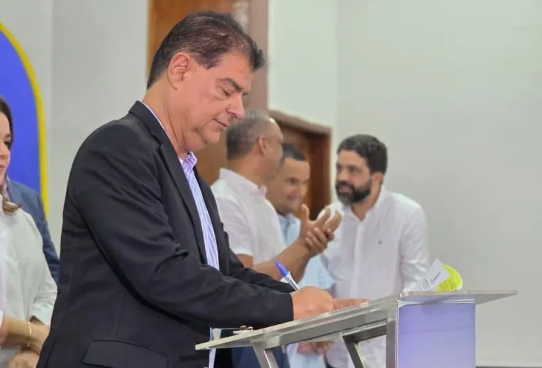 Senador Nelsinho Trad (PSD/MS) abriu espaço para os colegas parlamentares durante cerimônia da Prefeitura de Campo Grande - Crédito: Divulgação