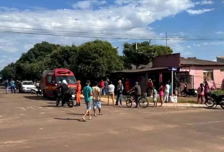 Condenado por espancar criança que vendia bombons é executado no meio da rua