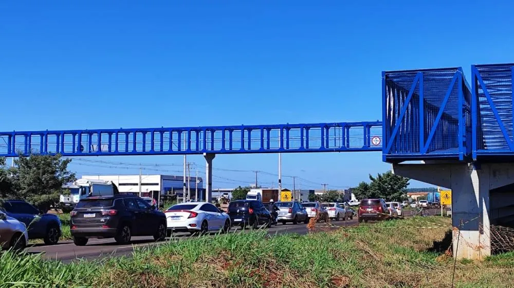 Agesul afirma que obra da passarela da MS-156 não está paralisada e será entregue em agosto
