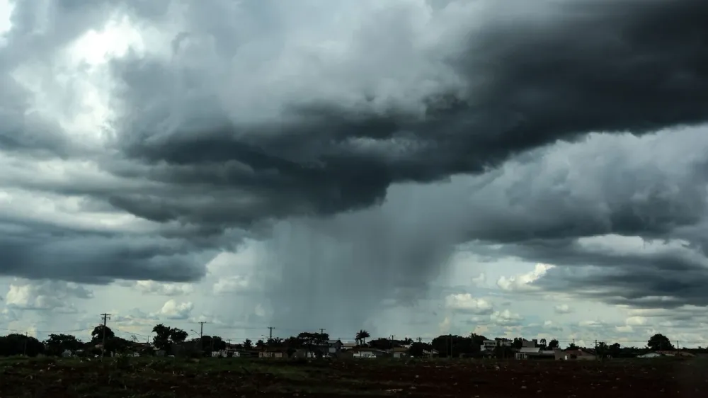 Tempestade em MS. (Foto: Henrique Arakaki, Jornal Midiamax)