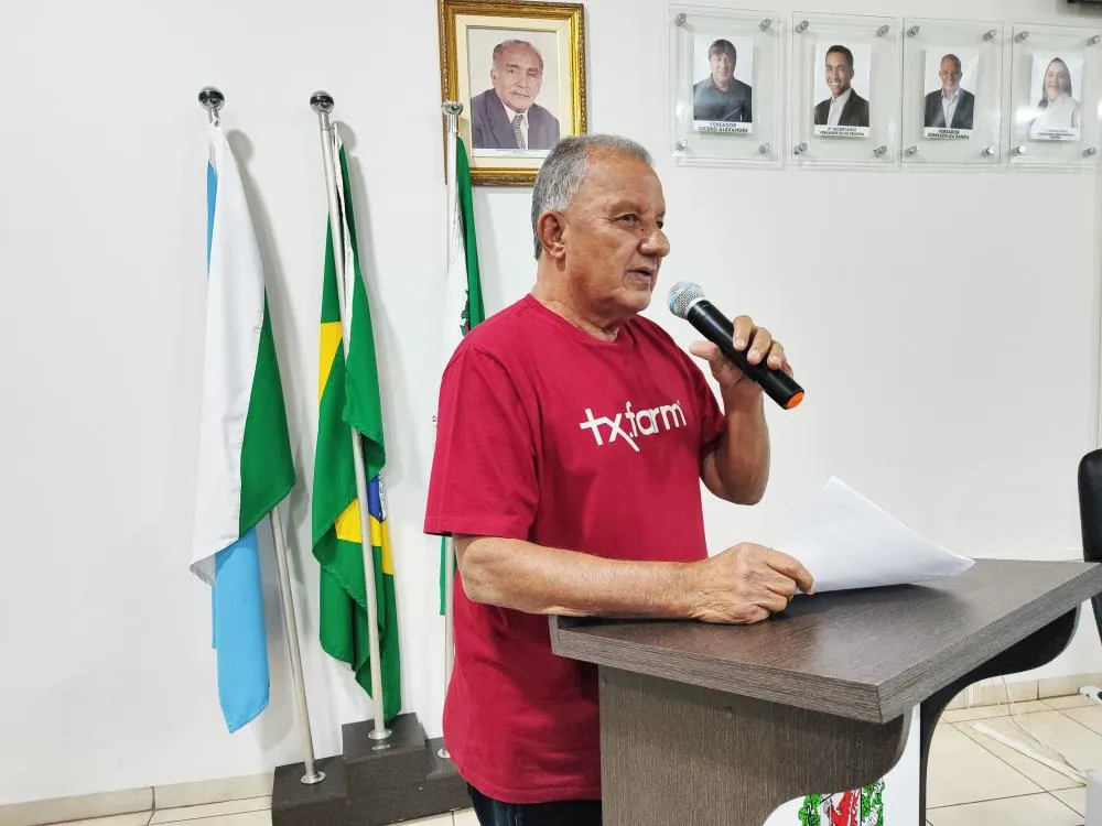 Edmilson da Banda cobra entrega urgente de telhas e pede quebra-molas para reforçar segurança no trânsito