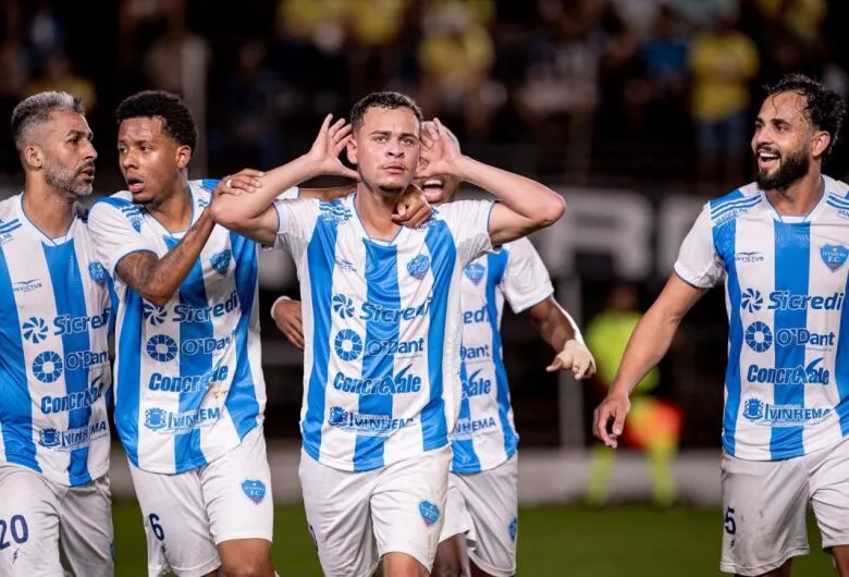Gustavo Corona marcou, no primeiro tempo, o gol que ratificou a classificação do Ivinhema em Governador Valadares - Crédito: (Lhayse Nogueira)