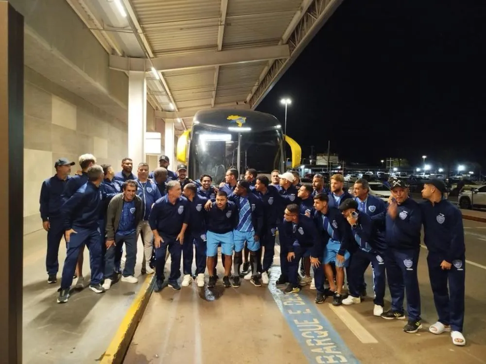 Delegação do Ivinhema chegou em Campo Grande na noite desta terça-feira (Foto: Assessoria/FFMS)