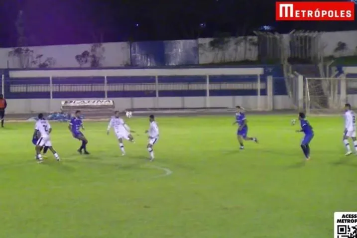 Ivinhema não conseguiu segurar vantagem com um jogador a menos (Reprodução: Metrópoles Esportes)