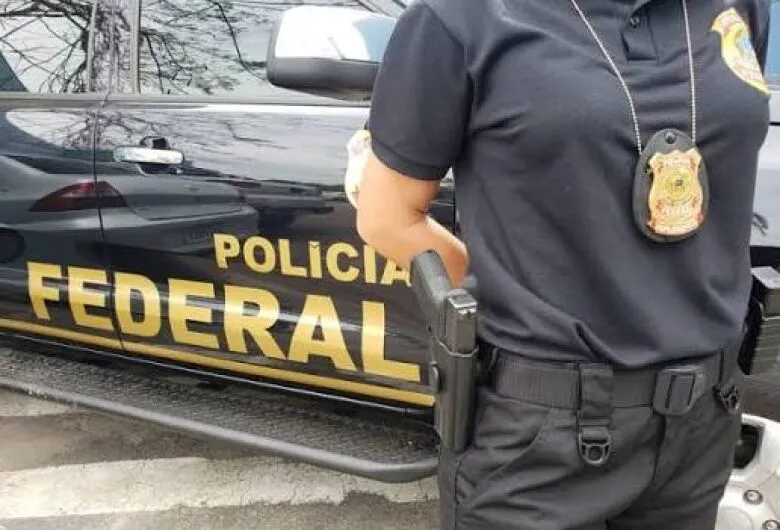Um mandado de busca foi cumprido e um homem preso - Crédito: Divulgação/Arquivo/PF 