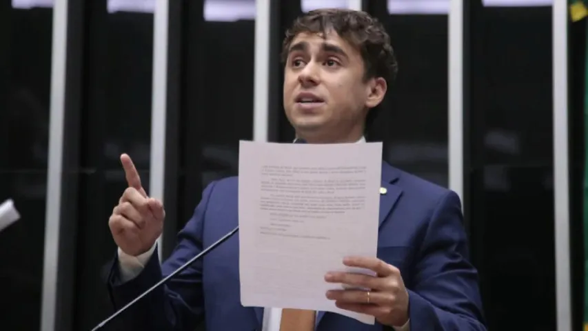 Nikolas Ferreira rebate críticas da esquerda, explica patrimônio de R$ 3,8 milhões e provoca Lula. (Foto: Bruno Spada/Câmara dos Deputados)