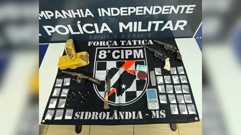 Materiais apreendidos em casa de Sidrolândia. (Foto: Divulgação/CIPM)