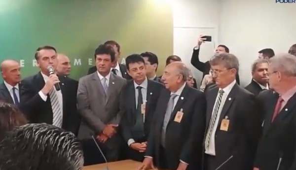 Bolsonaro anuncia Mandetta como futuro Ministro da Saúde