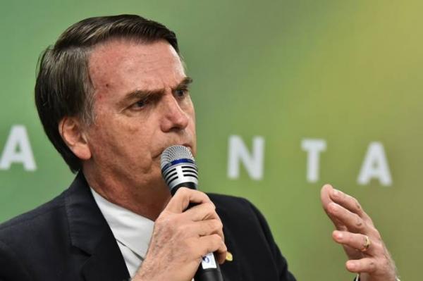 Jair Bolsonaro fala sobre liberação de posse de armas | SBT Brasil (29/11/18)