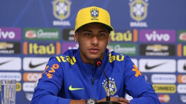 Vai pro PSG? Neymar EXALTA Paquetá em coletiva!