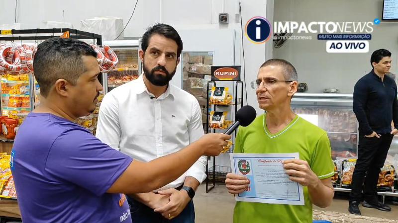 Prefeito Jean entrega Certificado de Inspeção Sanitária ao Mercado Macaúba em Deodápolis 